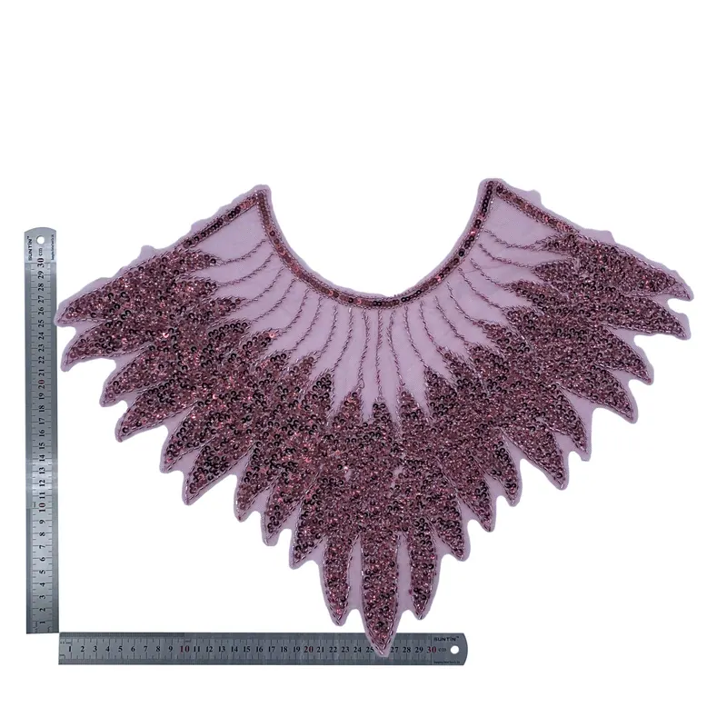 Pambo la shingo lenye shanga na ncha — Mifano ya burgundy na dhahabu