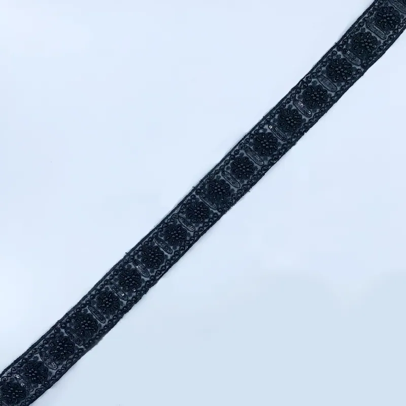 Ukingo mweusi wa lace wenye mapambo · 36 — Nyeusi