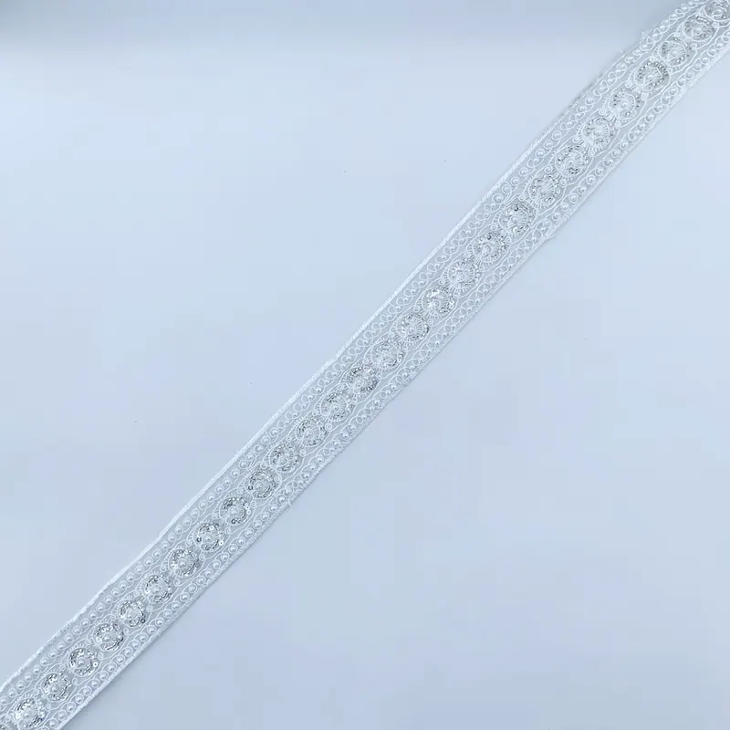 Lace nyeupe yenye mapambo · 09 — Nyeupe na fedha