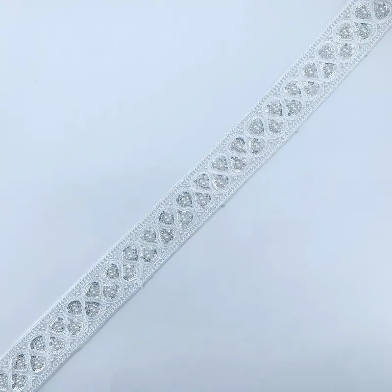 Lace nyeupe yenye mapambo · 15 — Nyeupe na fedha