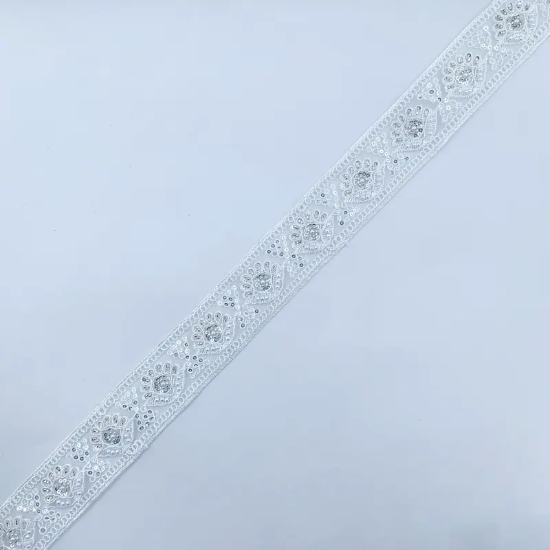 Lace nyeupe yenye mapambo · 16 — Nyeupe na fedha