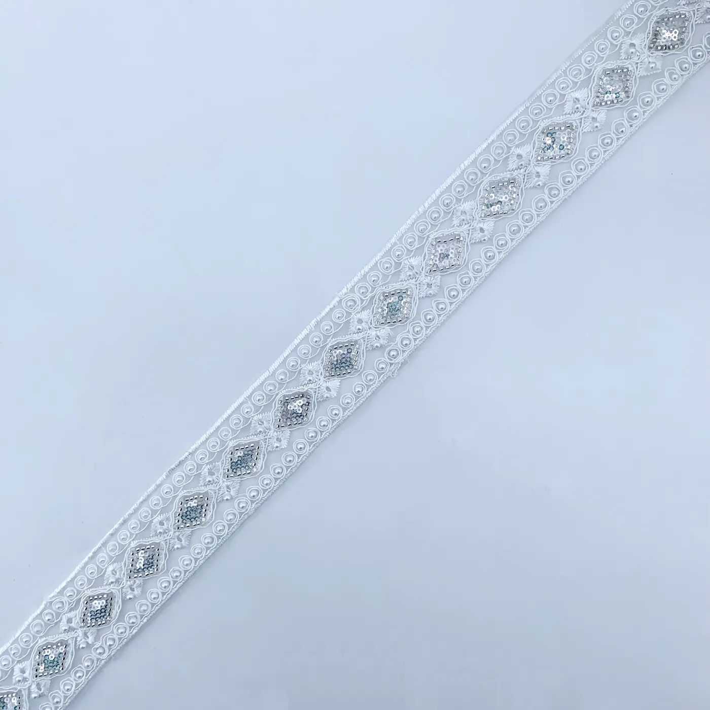 Galão de renda branca ornamentada · 18