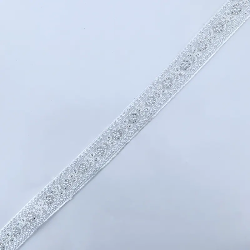 白色装饰花边 · 款式 19 — 白色与银色