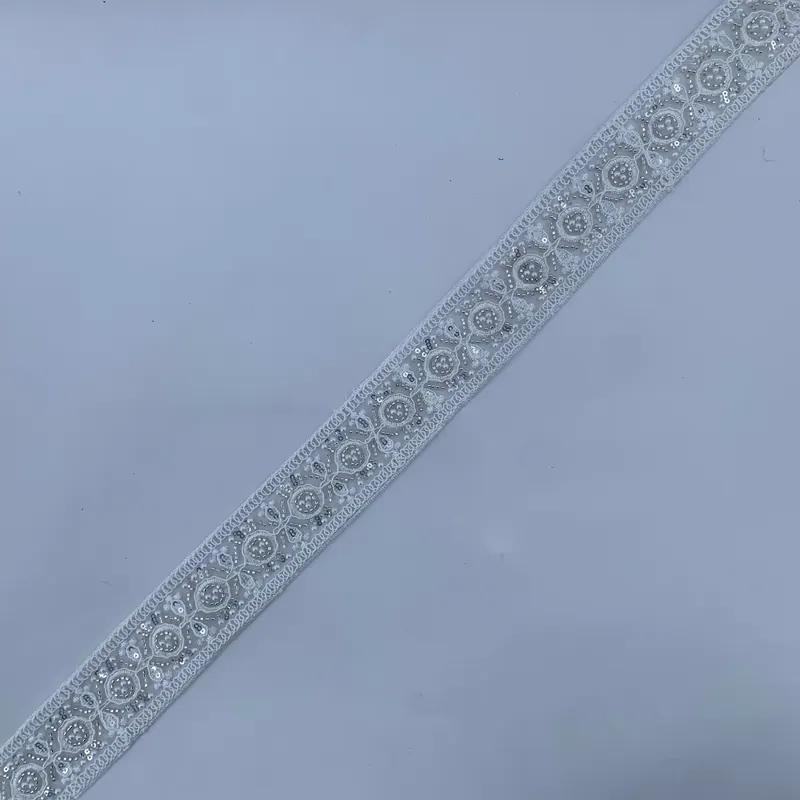 White petal lace trim — White & silver