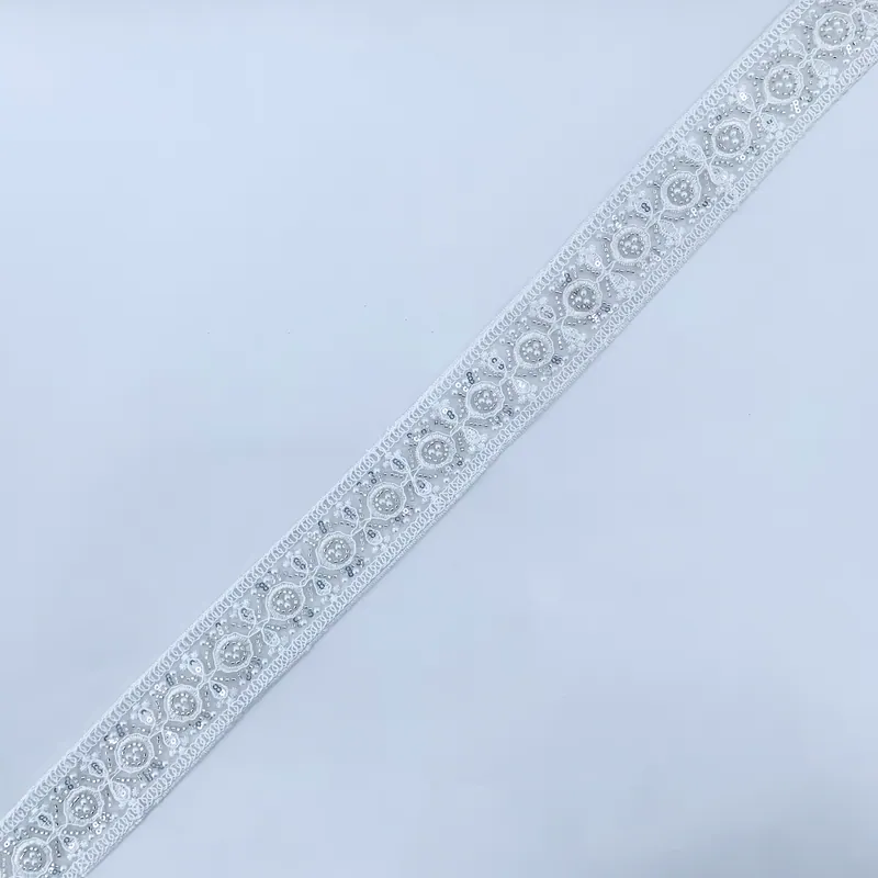 Utepe wa lesi nyeupe wa petali — Nyeupe na fedha